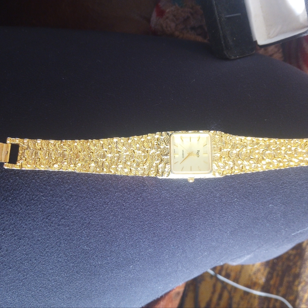 Gold Textured Watch - Picture 6 of 7